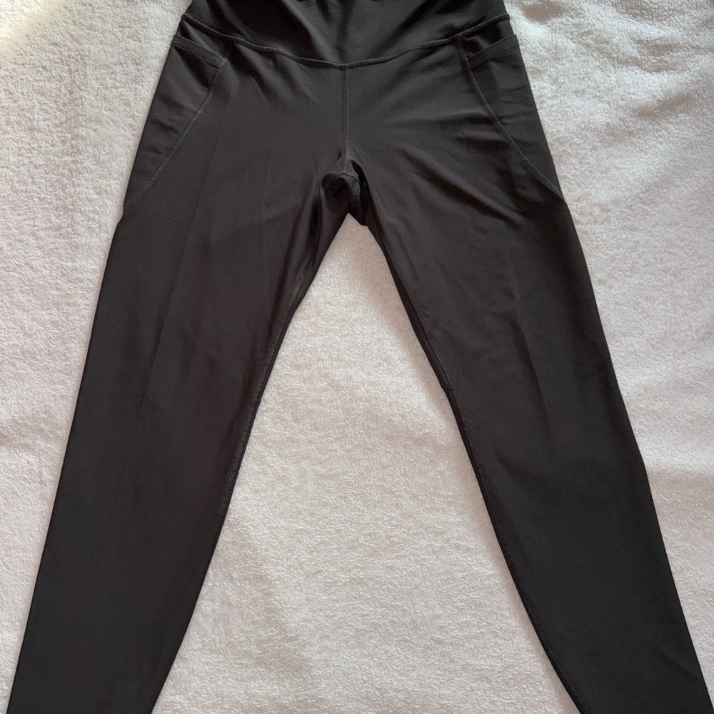 Old Navy Active Black Elevate Leggings olive green